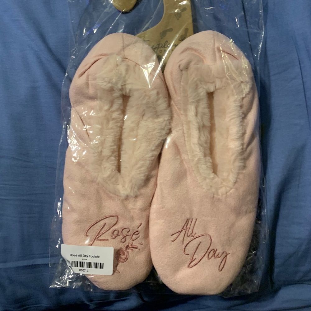 Large slippers size 9-10 that say Rose all day nib